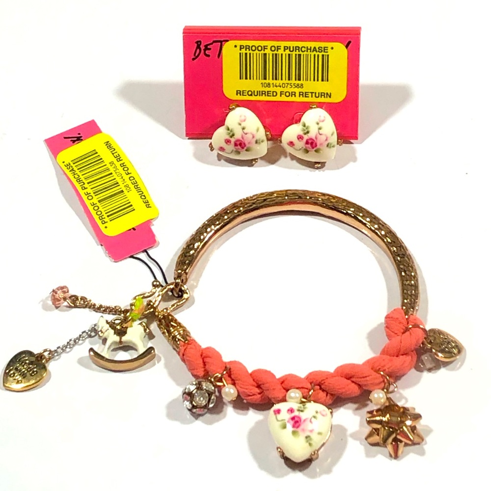 Very rare Vintage rocking horse 🐎 hearts 💕 bracelet/earrings nwt